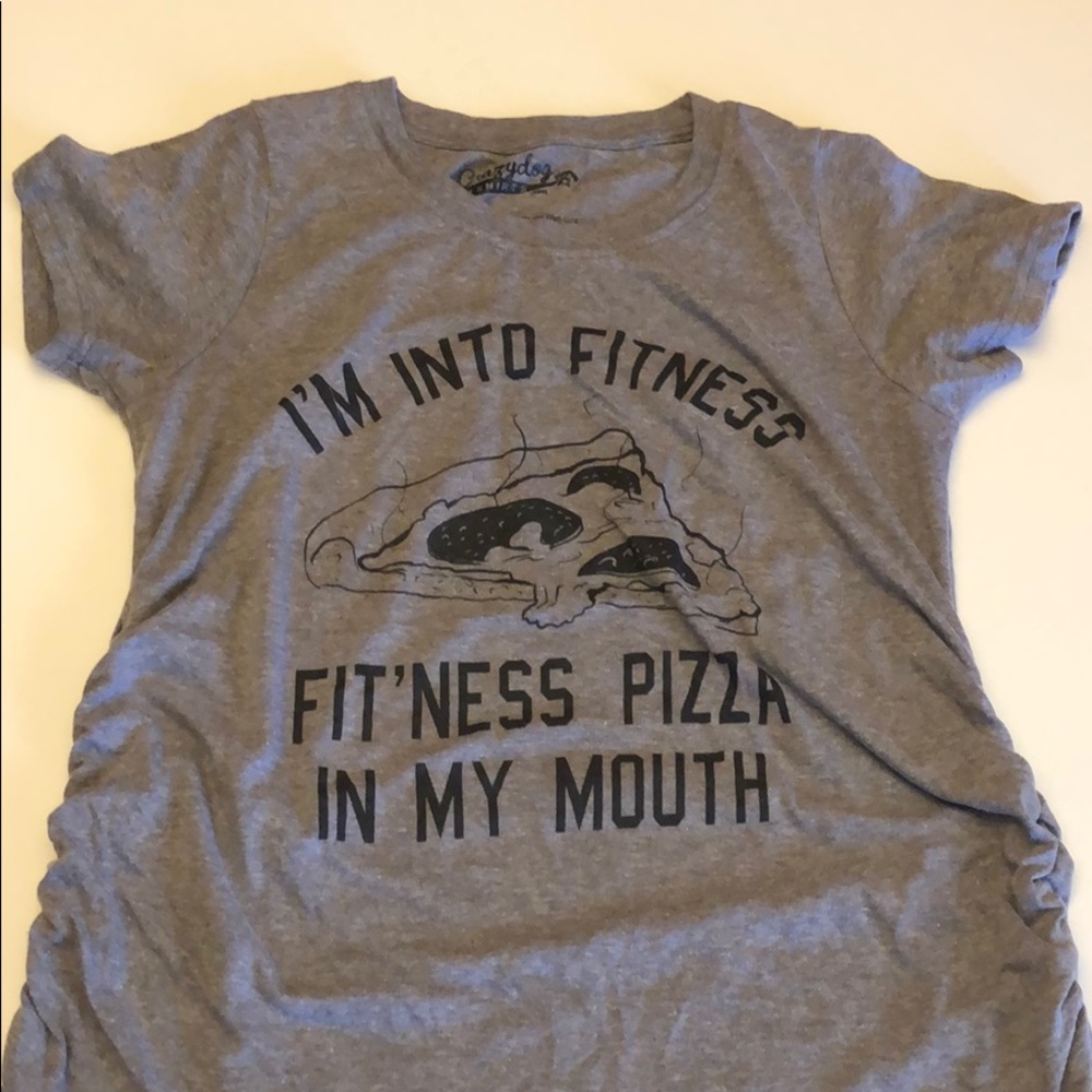 🍕NWOT Maternity shirt Fit’ness pizza in my mouth